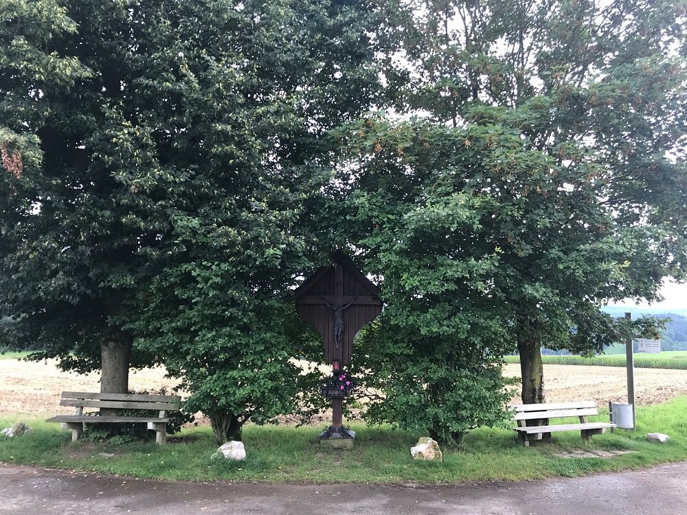 Kreuz auf Feldflur D&uuml;nschede